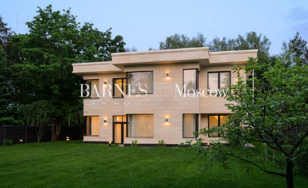 2-этажный коттедж 350 м² с отделкой