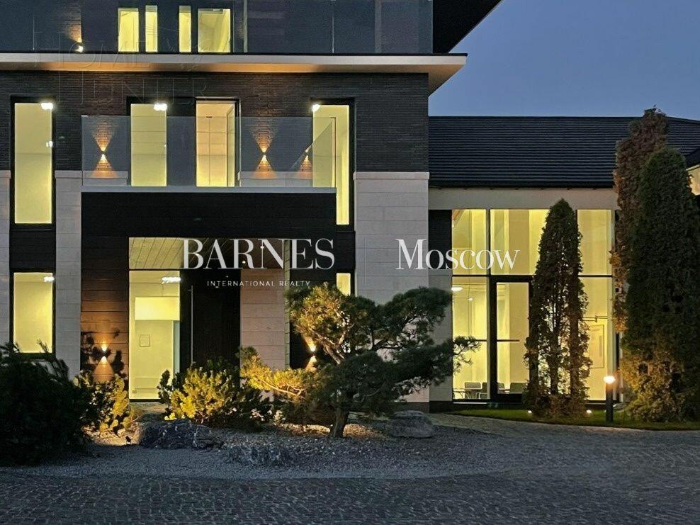 3-этажный коттедж 1 770 м² без отделки