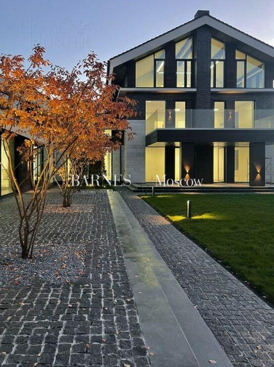 3-этажный коттедж 1 770 м² без отделки