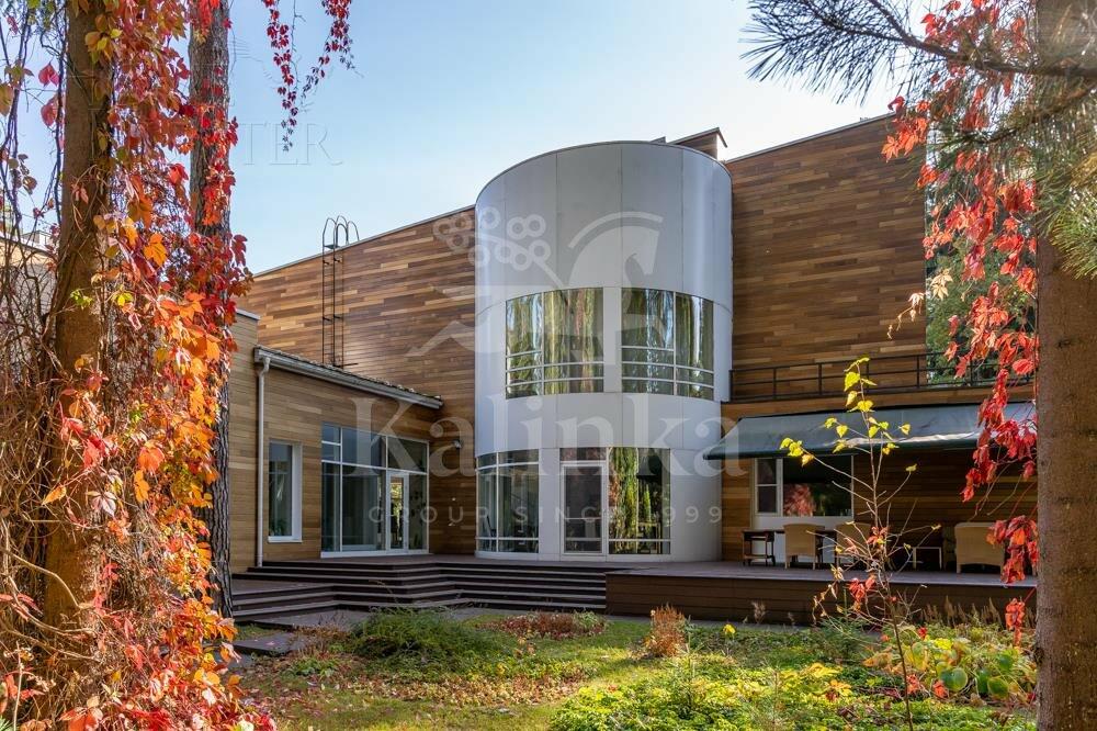 2-этажный коттедж 1 328 м² с отделкой