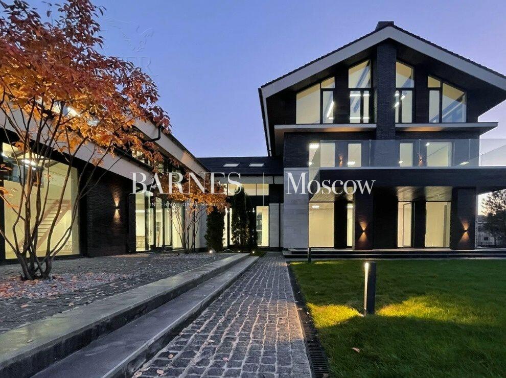 3-этажный коттедж 1 770 м² без отделки