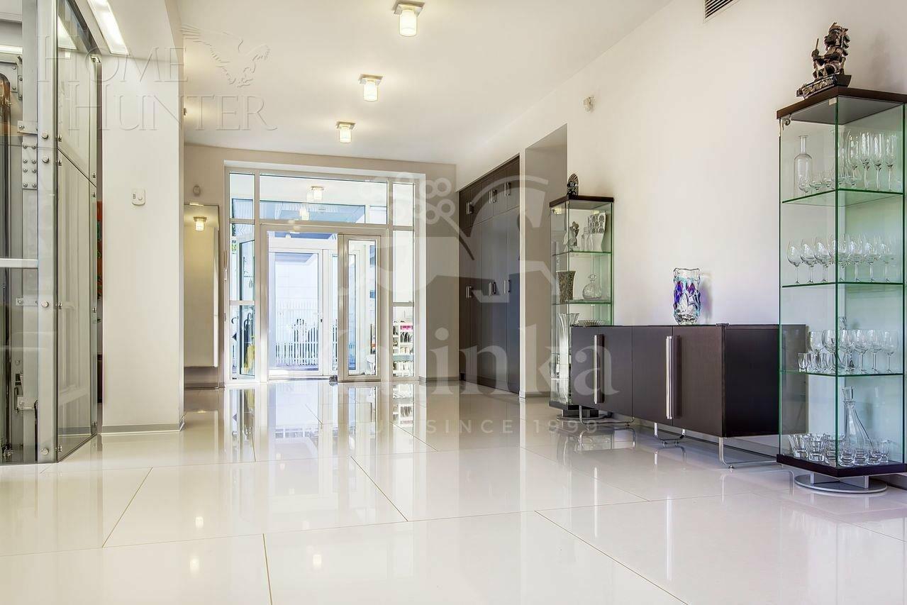 2-этажный коттедж 1 328 м² с отделкой