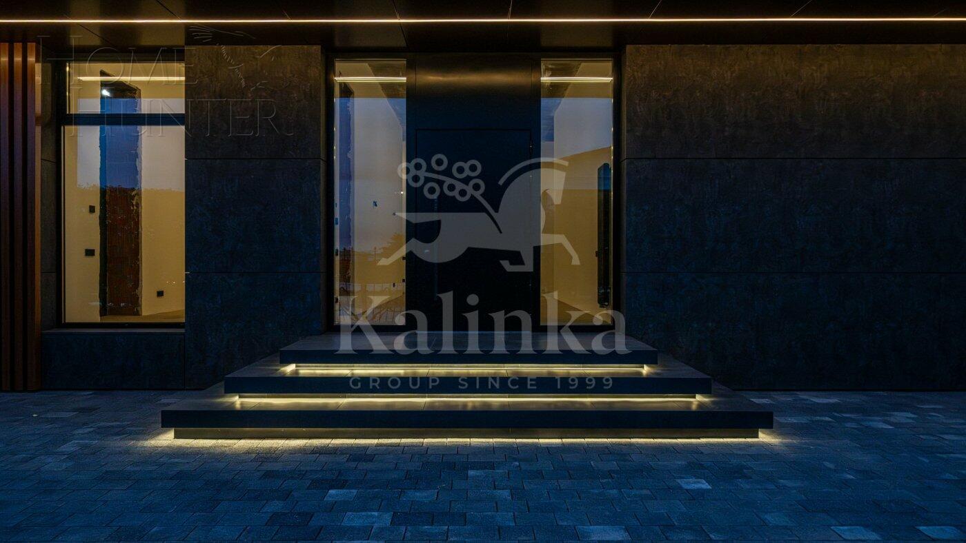 2-этажный коттедж 1 200 м² без отделки