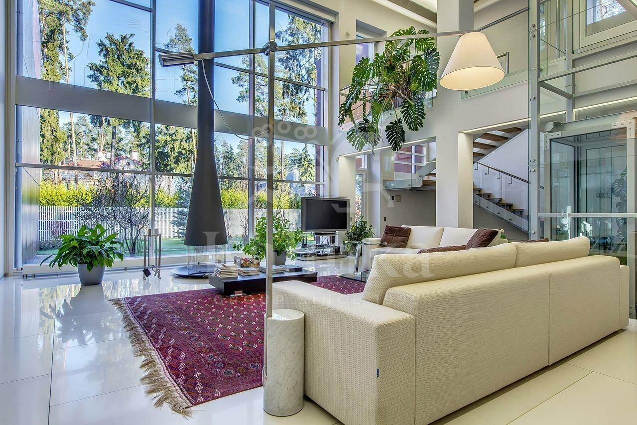 2-этажный коттедж 1 328 м² с отделкой