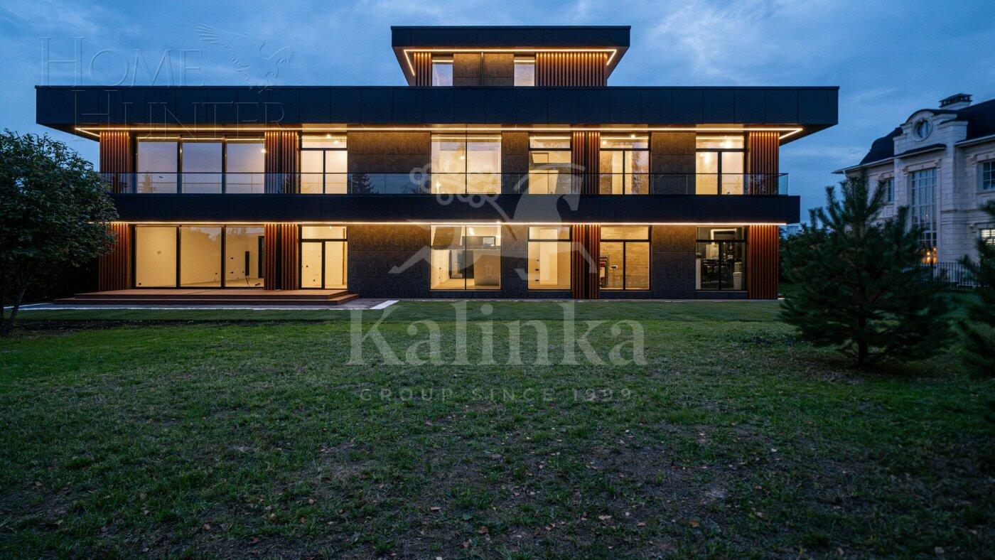 2-этажный коттедж 1 200 м² без отделки