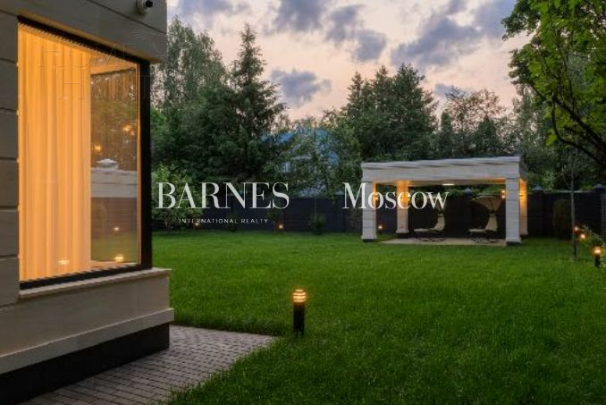 2-этажный коттедж 350 м² с отделкой