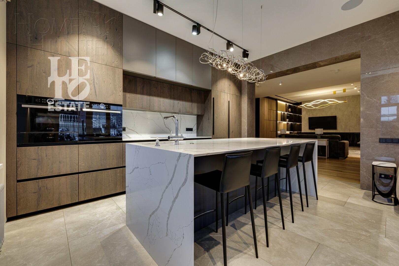 2-этажный коттедж 688 м² с отделкой