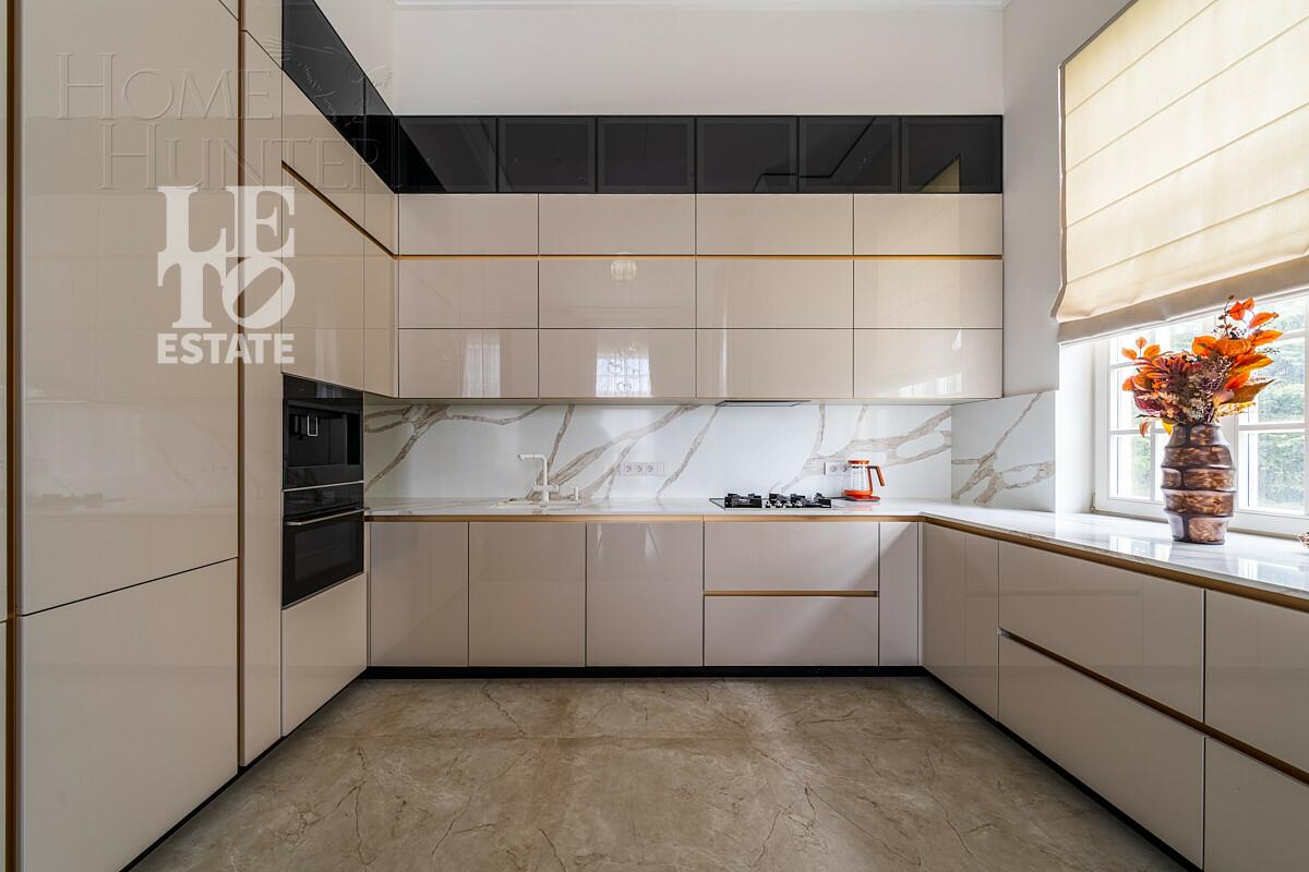 2-этажный коттедж 260 м² с отделкой