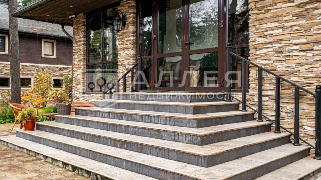 2-этажный коттедж 750 м² с отделкой