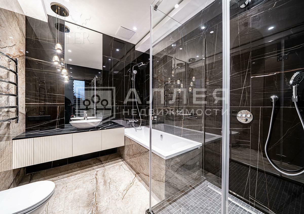 3-этажный таунхаус 239 м² с отделкой