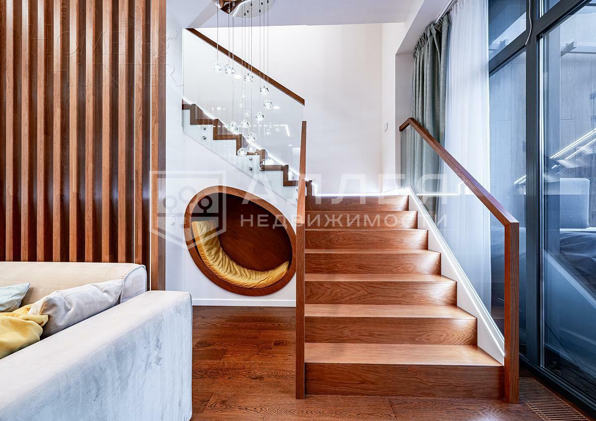 3-этажный таунхаус 238 м² с отделкой