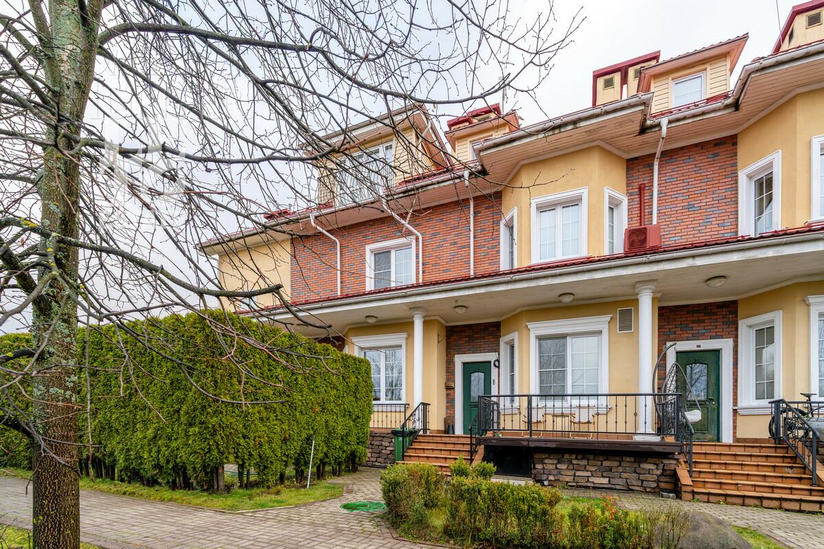 2-этажный таунхаус 400 м² с отделкой