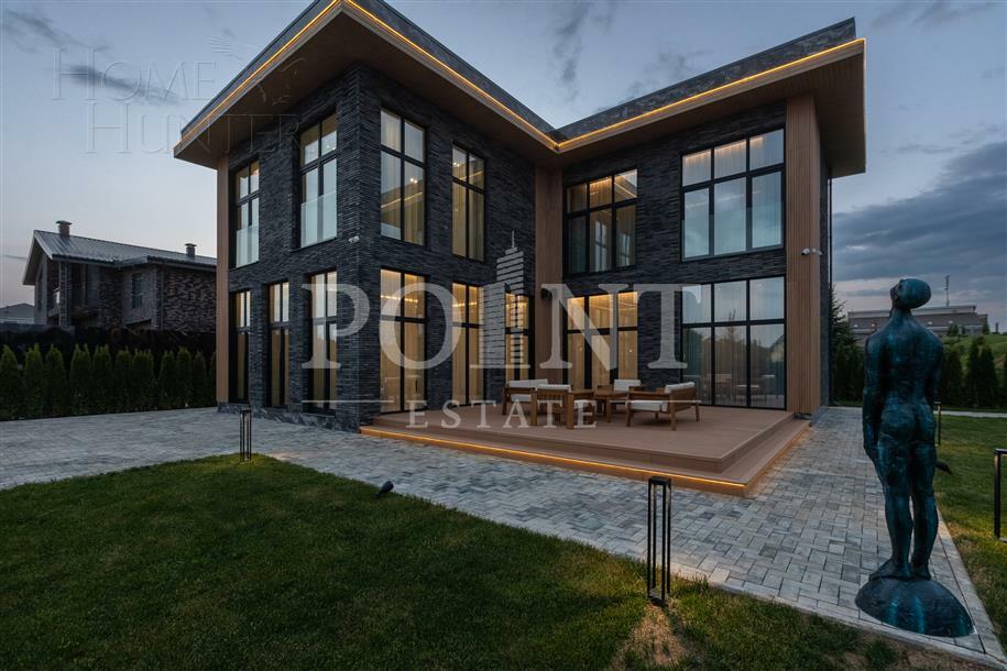 2-этажный коттедж 250 м² с отделкой