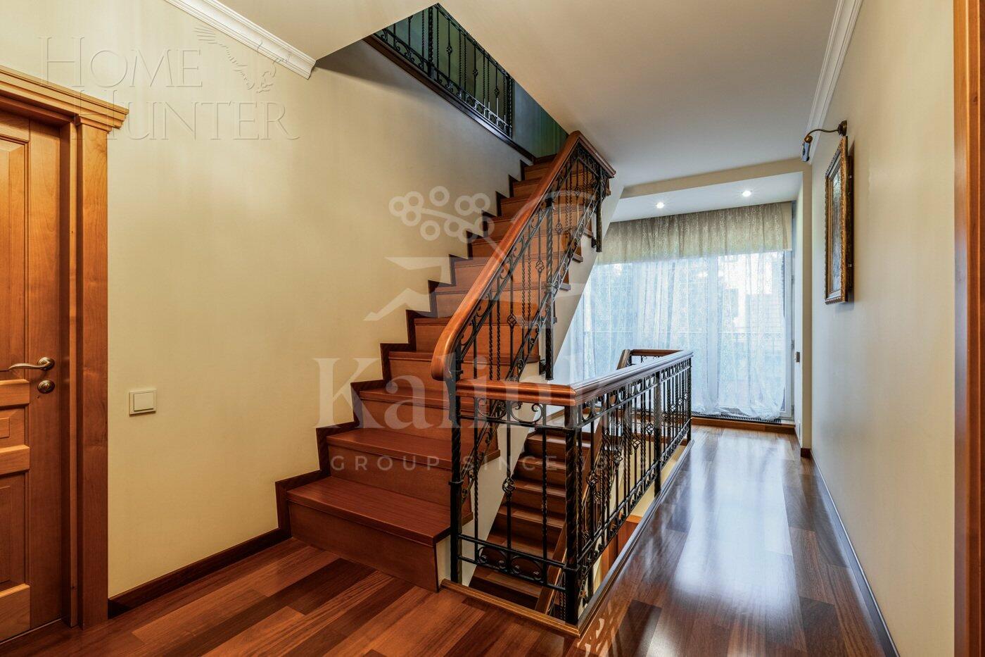 2-этажный коттедж 348 м² с отделкой