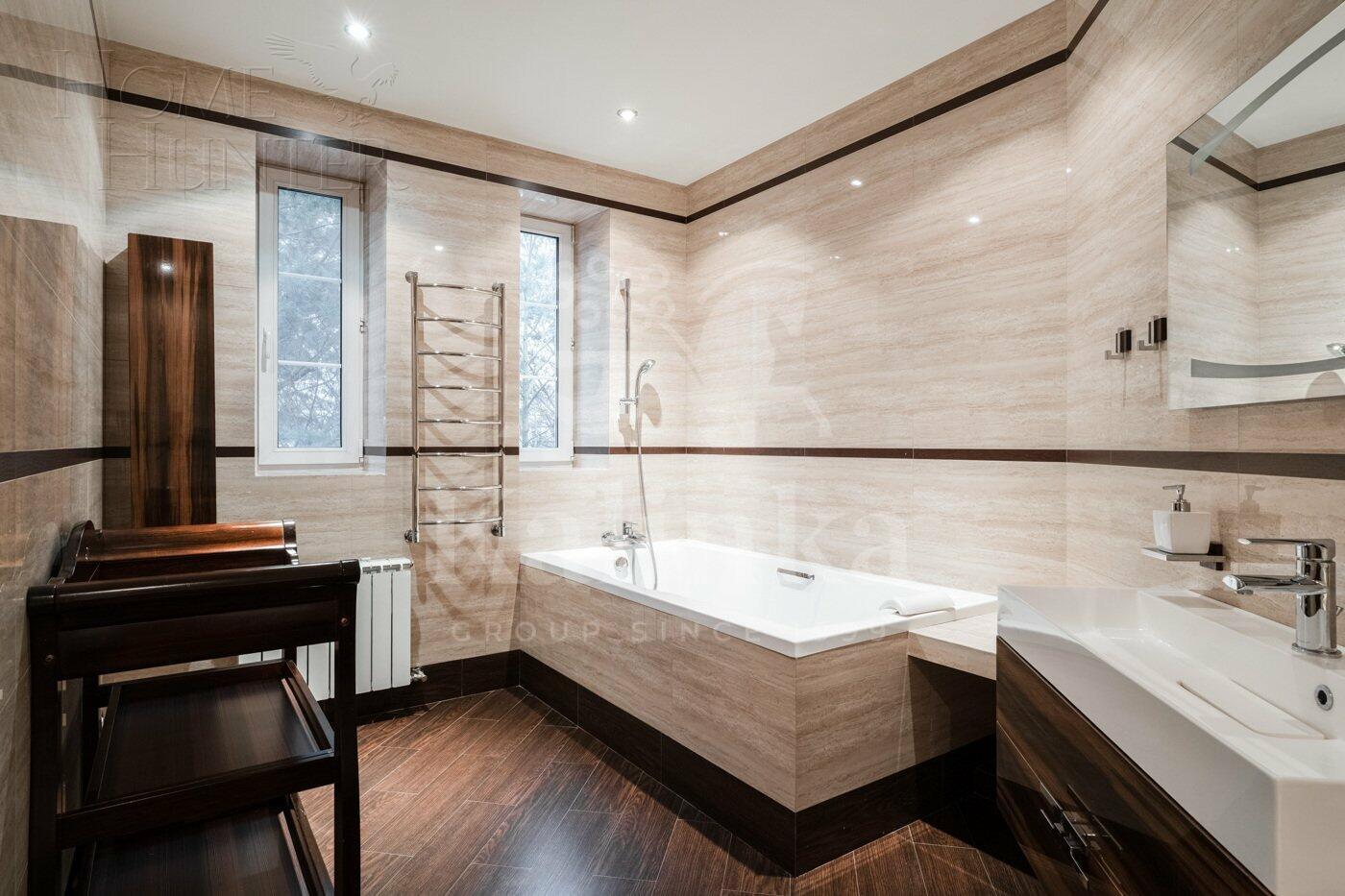 2-этажный коттедж 1 200 м² с отделкой