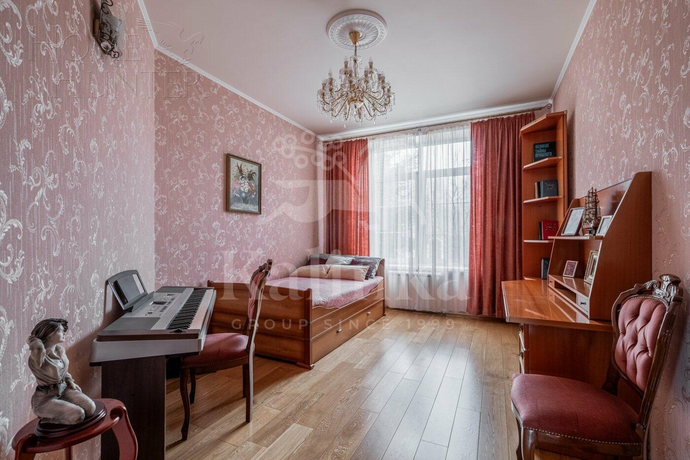 2-этажный коттедж 1 200 м² с отделкой