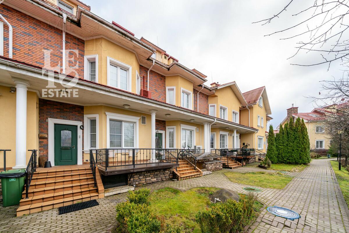 2-этажный таунхаус 400 м² с отделкой