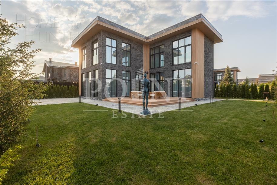 2-этажный коттедж 250 м² с отделкой