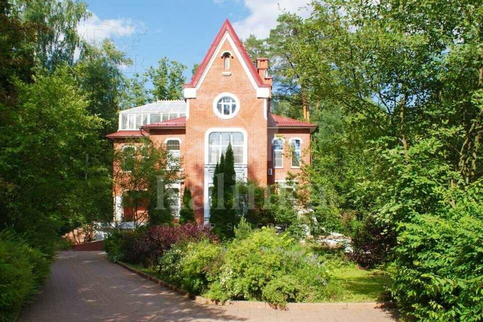 2-этажный коттедж 975 м² с отделкой