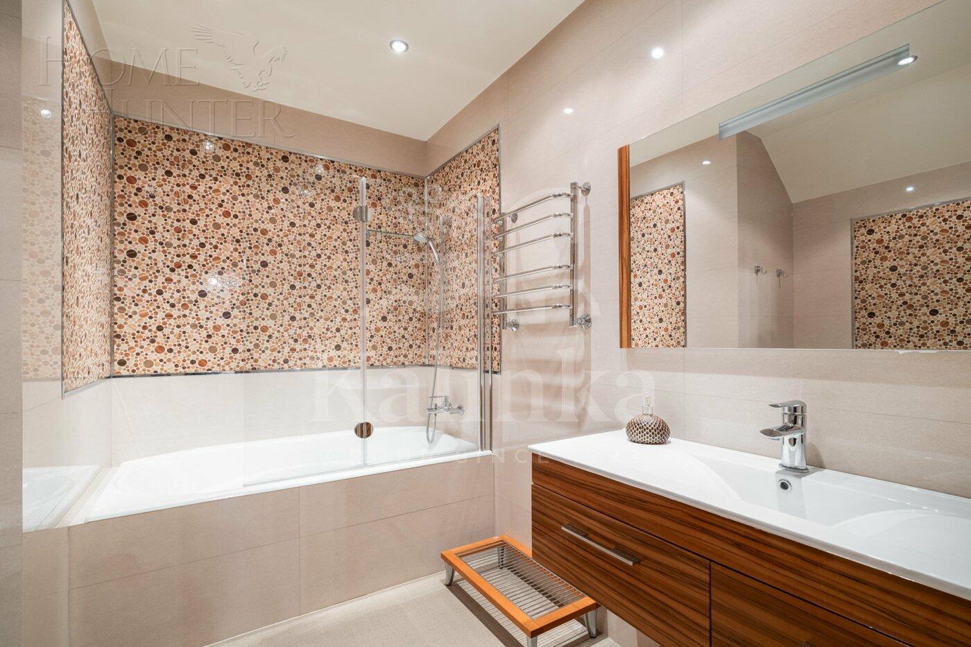 2-этажный коттедж 1 200 м² с отделкой