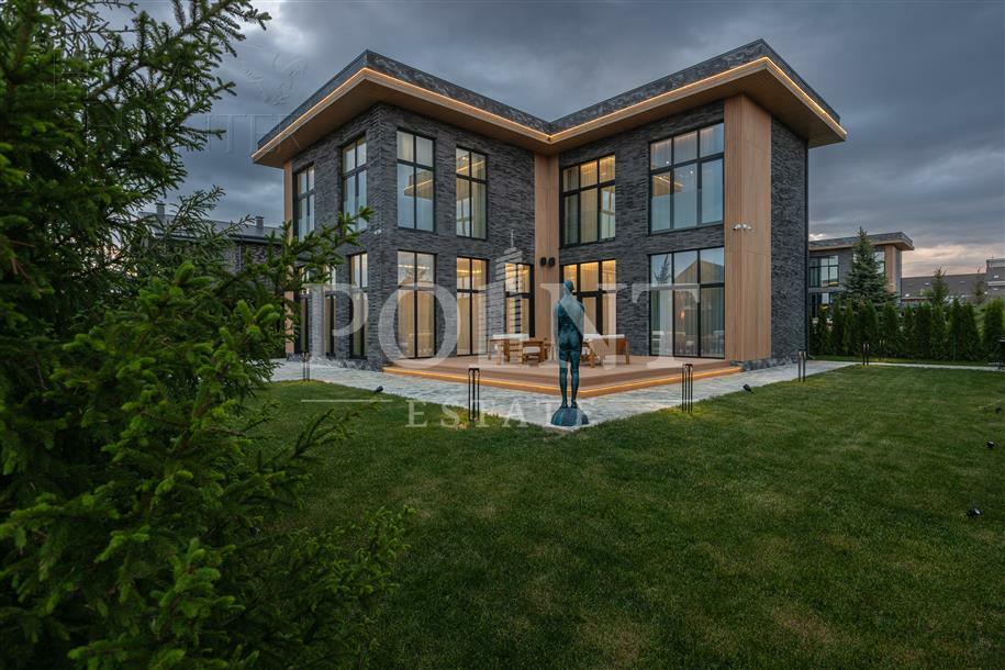 2-этажный коттедж 250 м² с отделкой