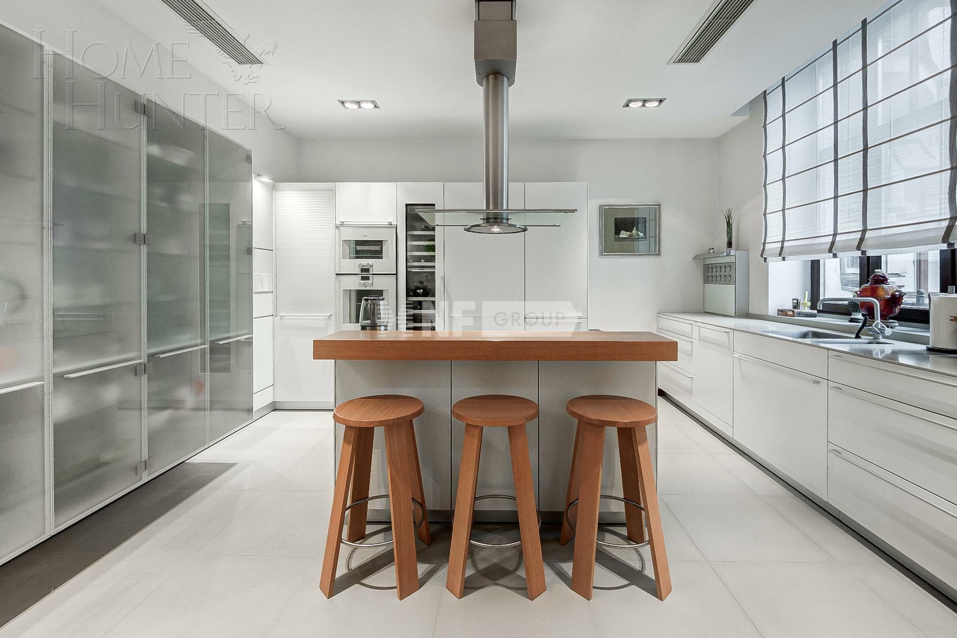 4-КОМН. КВАРТИРА С ОТДЕЛКОЙ 210.3 М² НА 3 ЭТАЖЕ