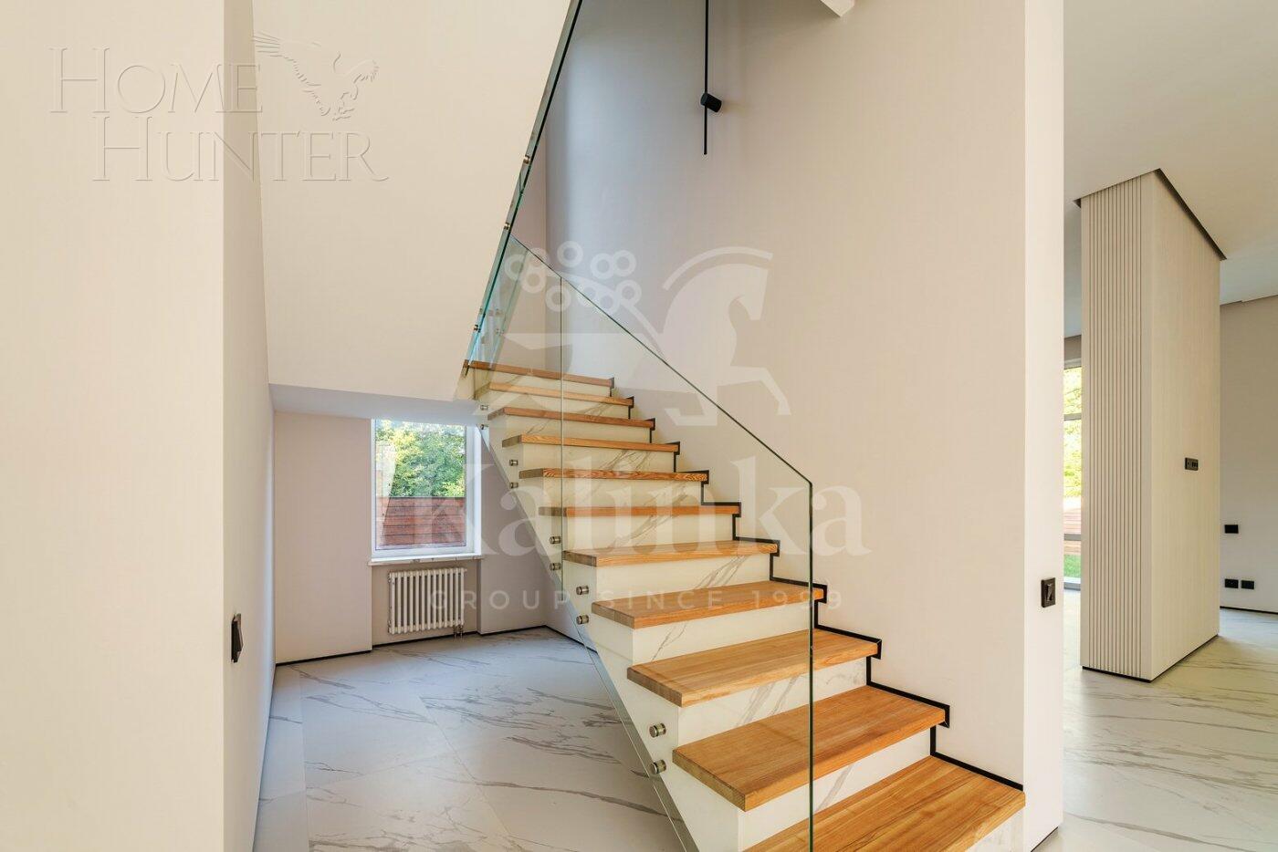 2-этажный коттедж 302 м² с отделкой