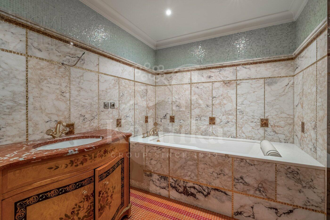 2-этажный коттедж 350 м² с отделкой