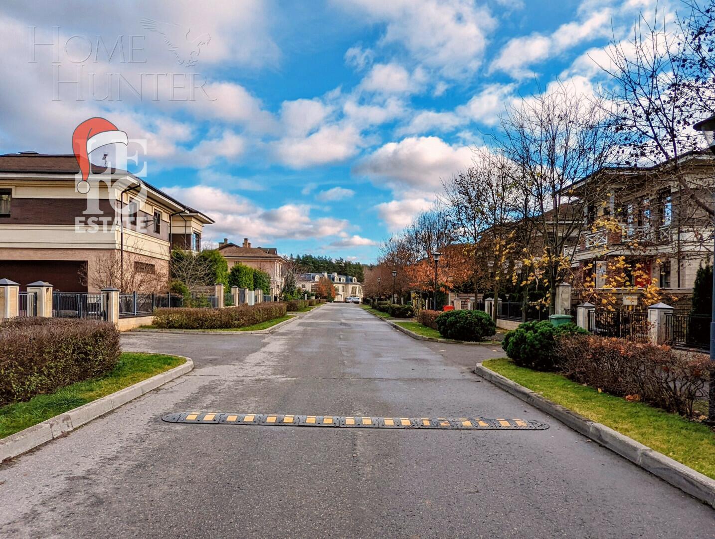 2-этажный таунхаус 440 м² с отделкой