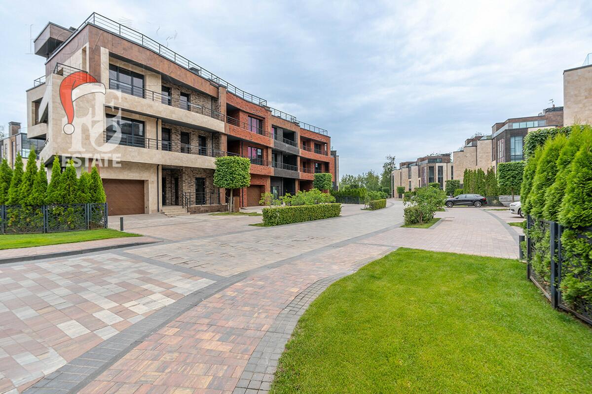 4-этажный таунхаус 278 м² с отделкой