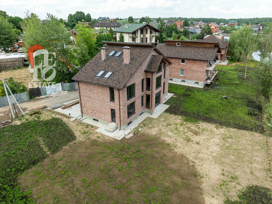 2-этажный коттедж 398.2 м² без отделки