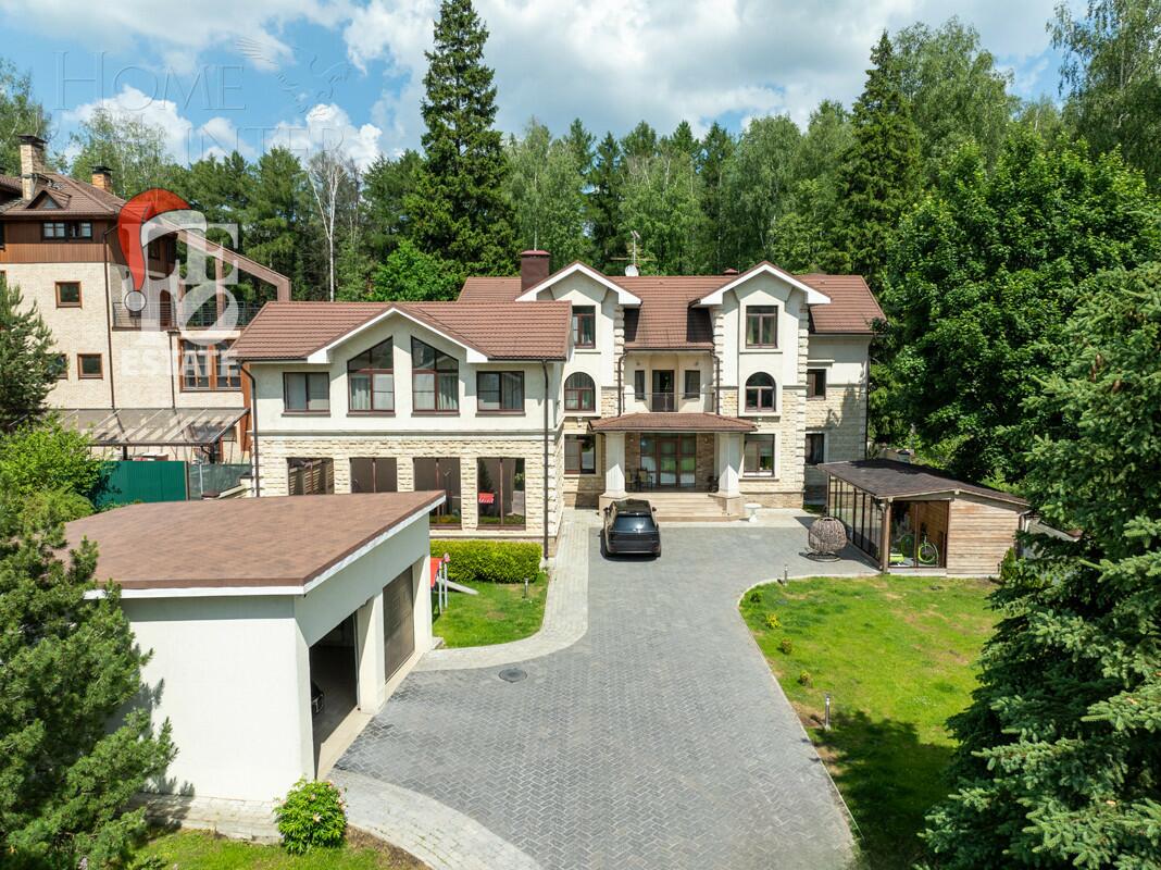 3-этажный коттедж 640 м² с отделкой