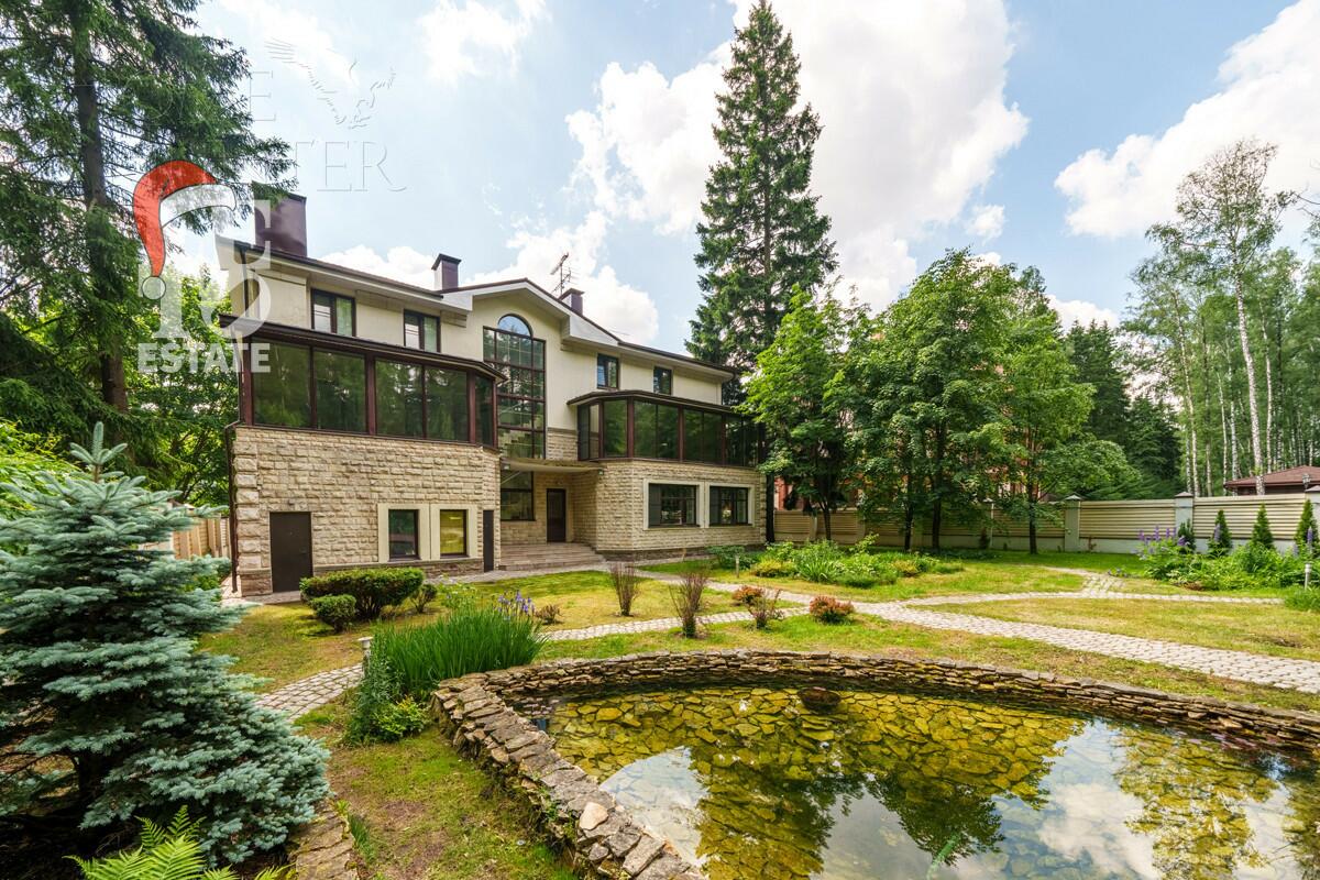 3-этажный коттедж 640 м² с отделкой