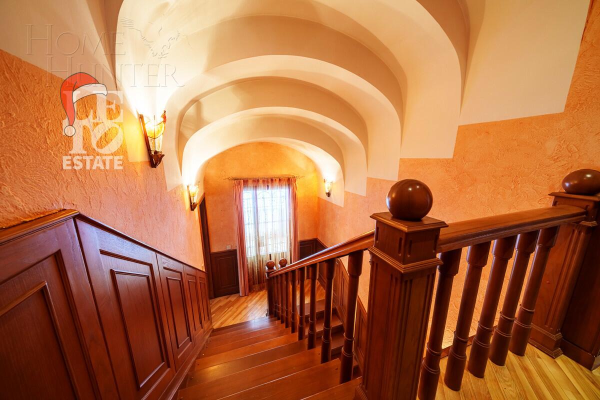 2-этажный коттедж 350 м² с отделкой