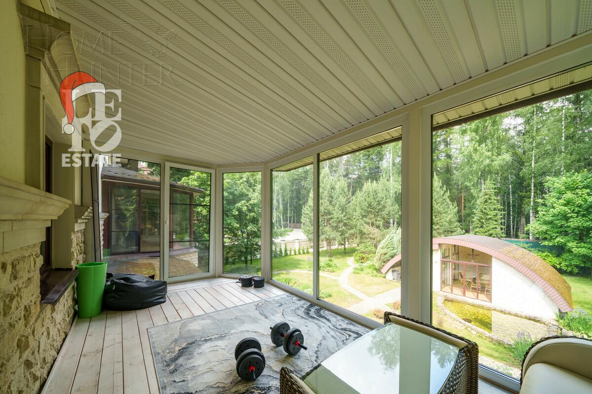 3-этажный коттедж 640 м² с отделкой