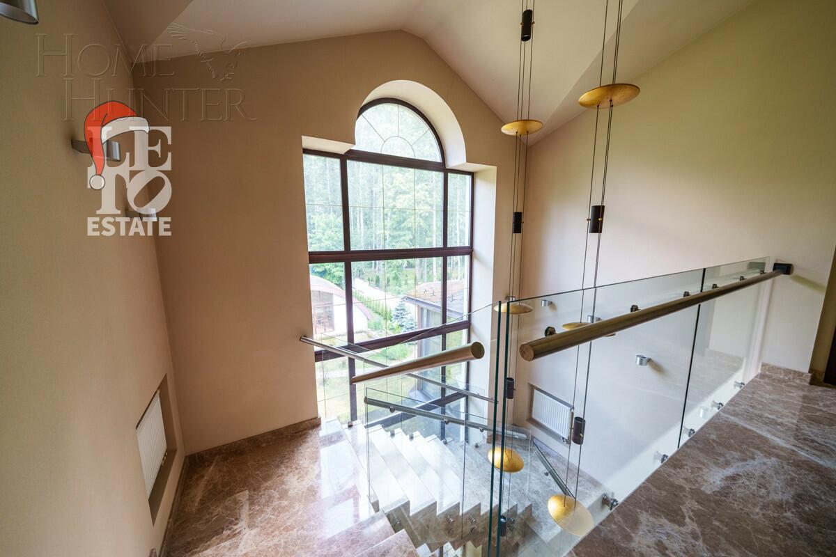 3-этажный коттедж 640 м² с отделкой