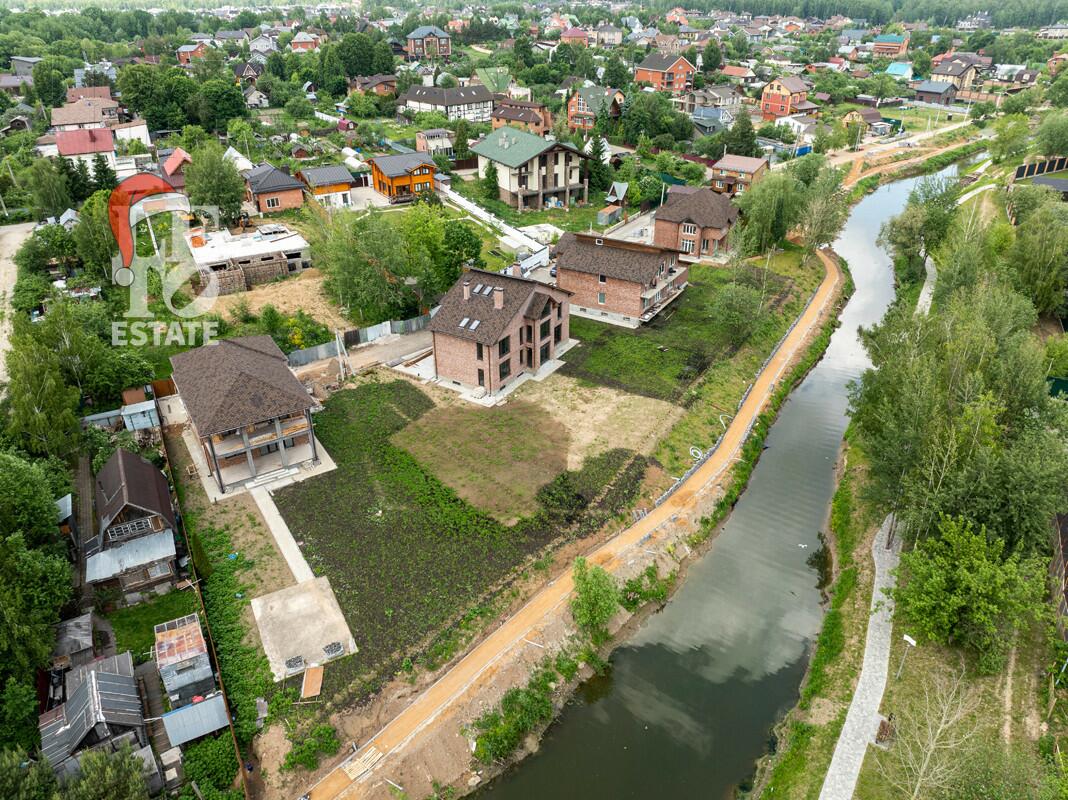 2-этажный коттедж 398.2 м² без отделки