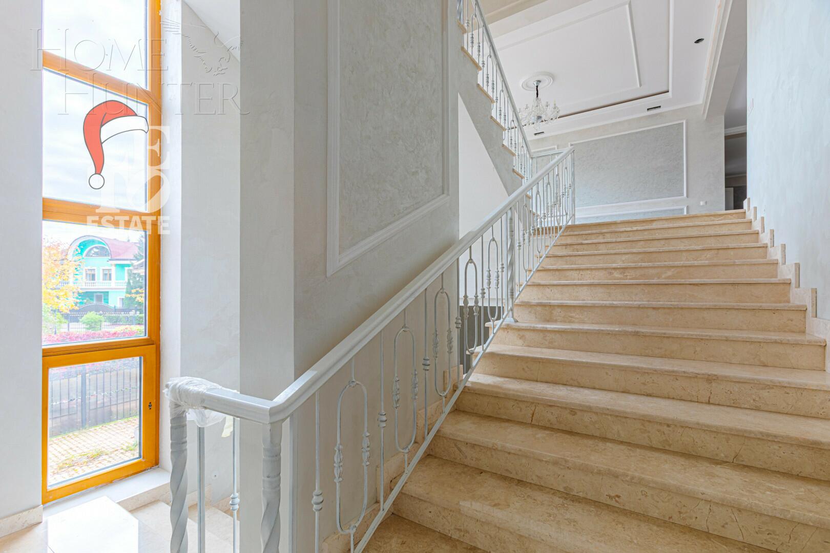 2-этажный коттедж 1 000 м² с отделкой