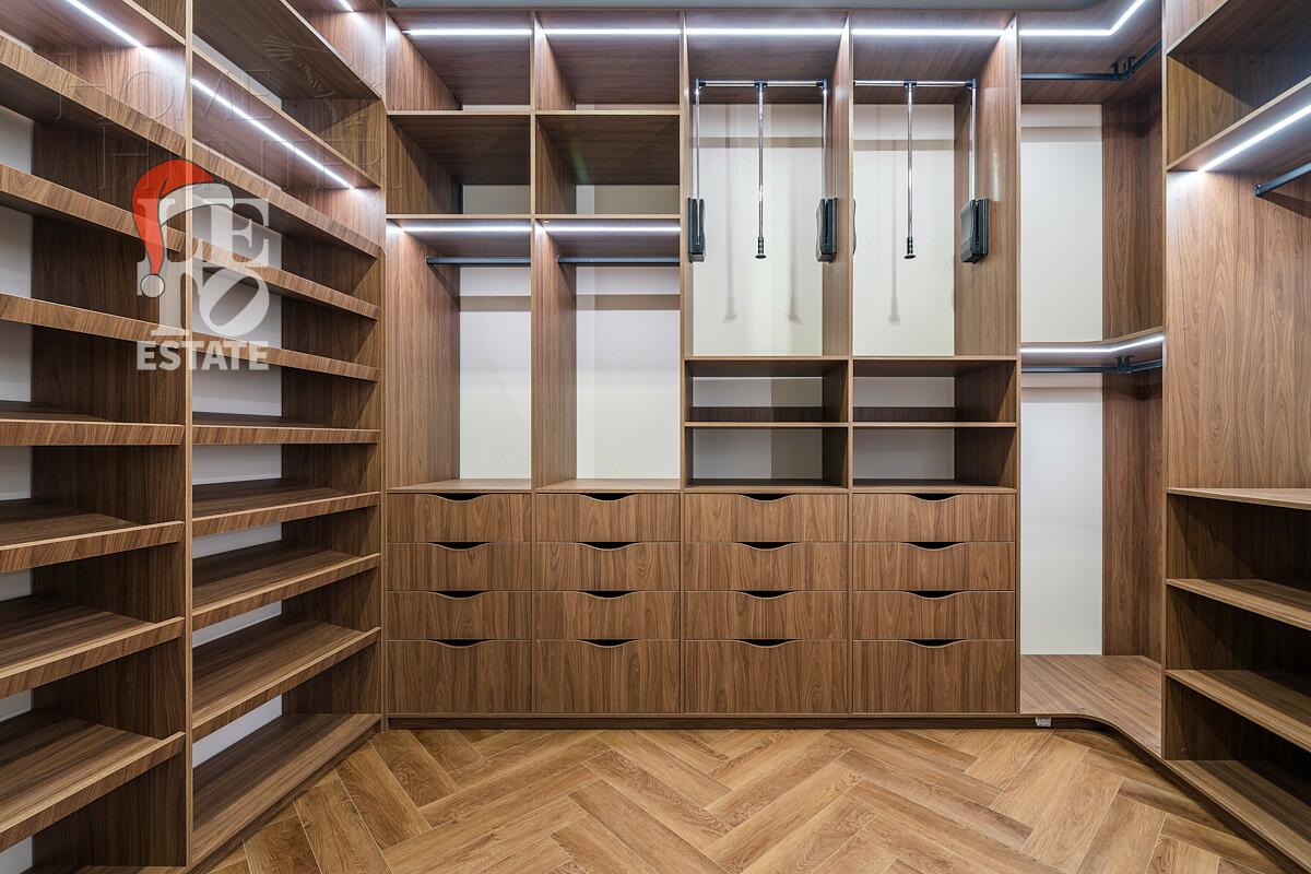 2-этажный коттедж 300 м² с отделкой