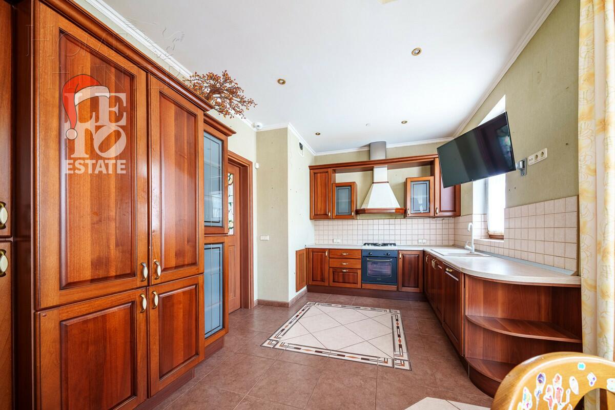 2-этажный коттедж 350 м² с отделкой