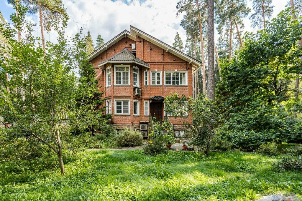 2-этажный коттедж 550 м² с отделкой