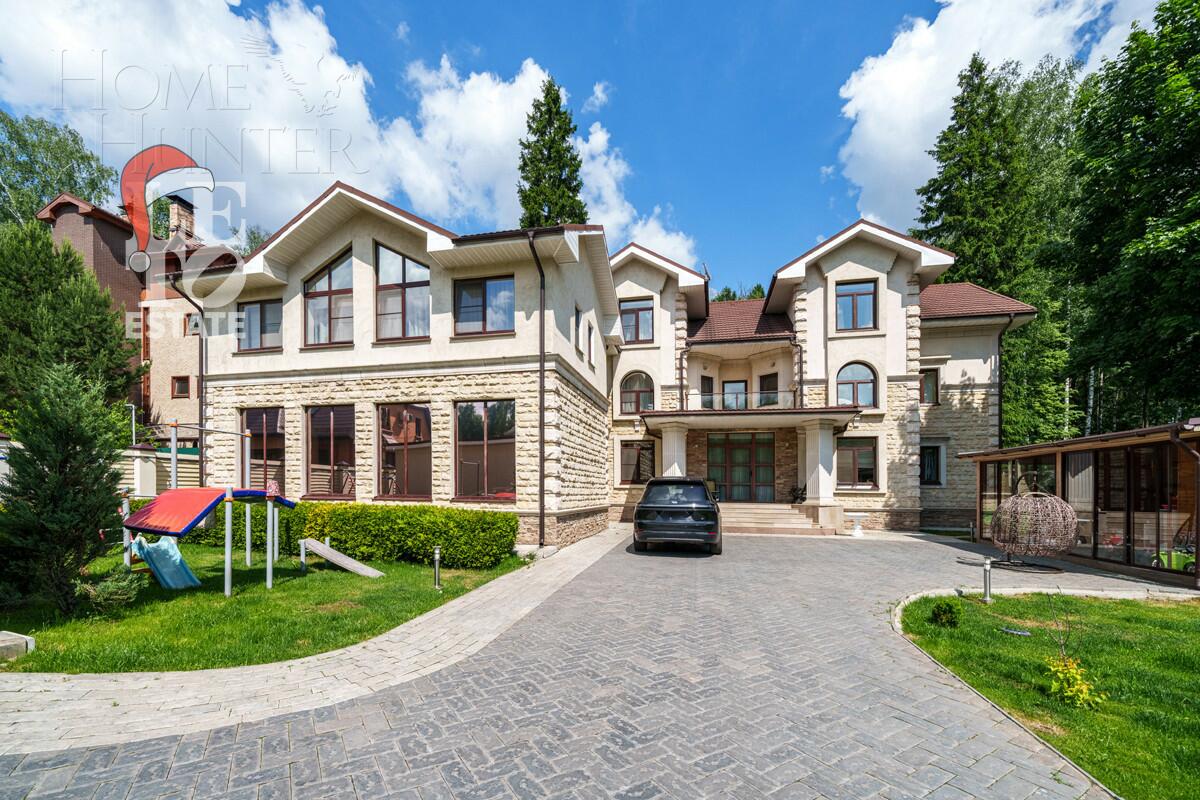 3-этажный коттедж 640 м² с отделкой