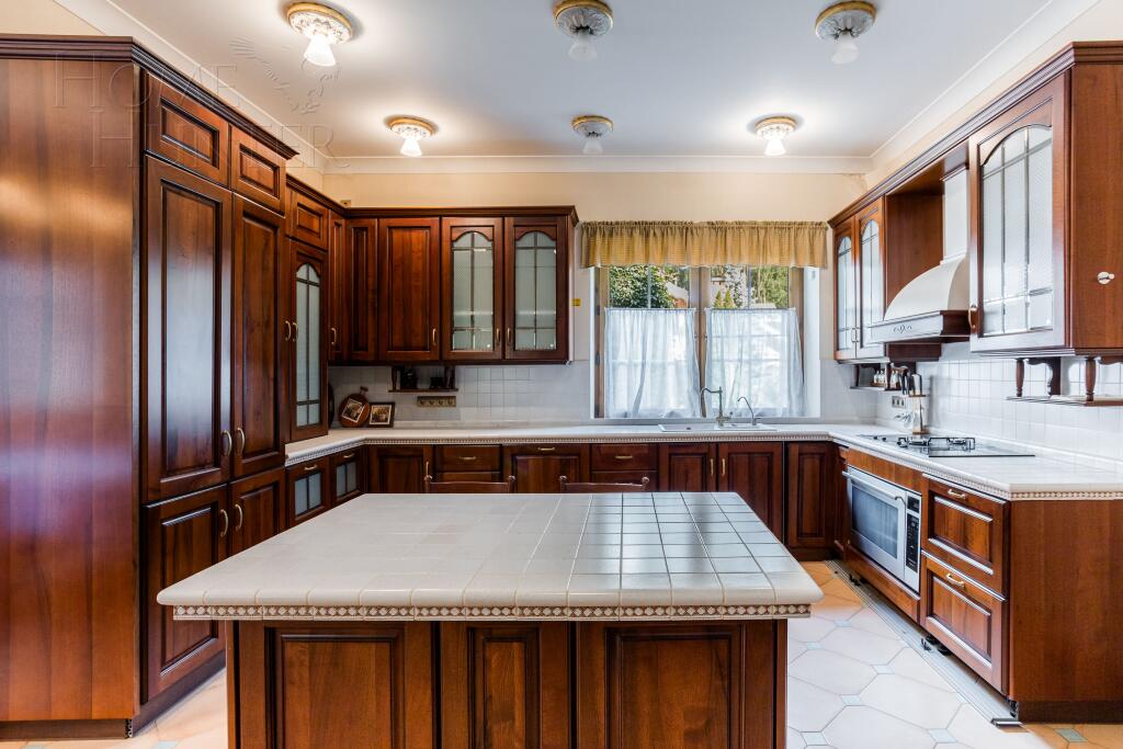 2-этажный коттедж 550 м² с отделкой