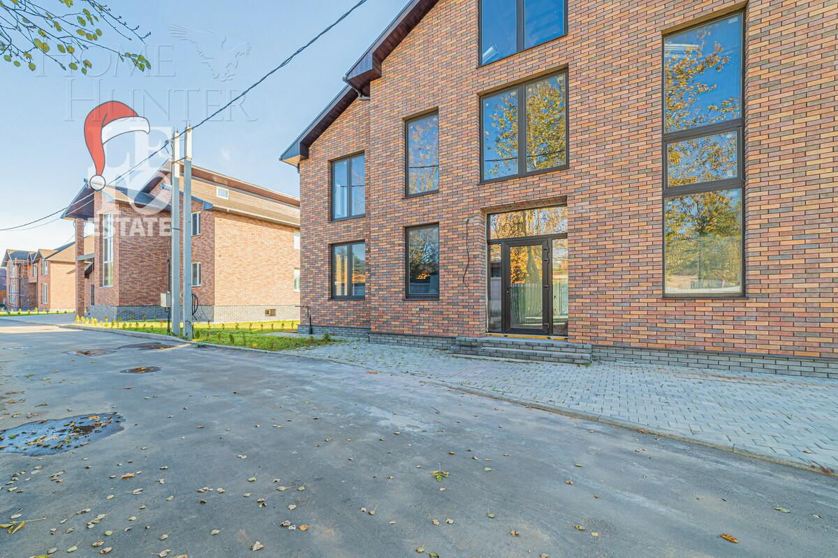 3-этажный коттедж 690 м² без отделки