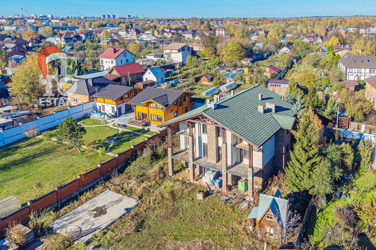 3-этажный коттедж 690 м² без отделки