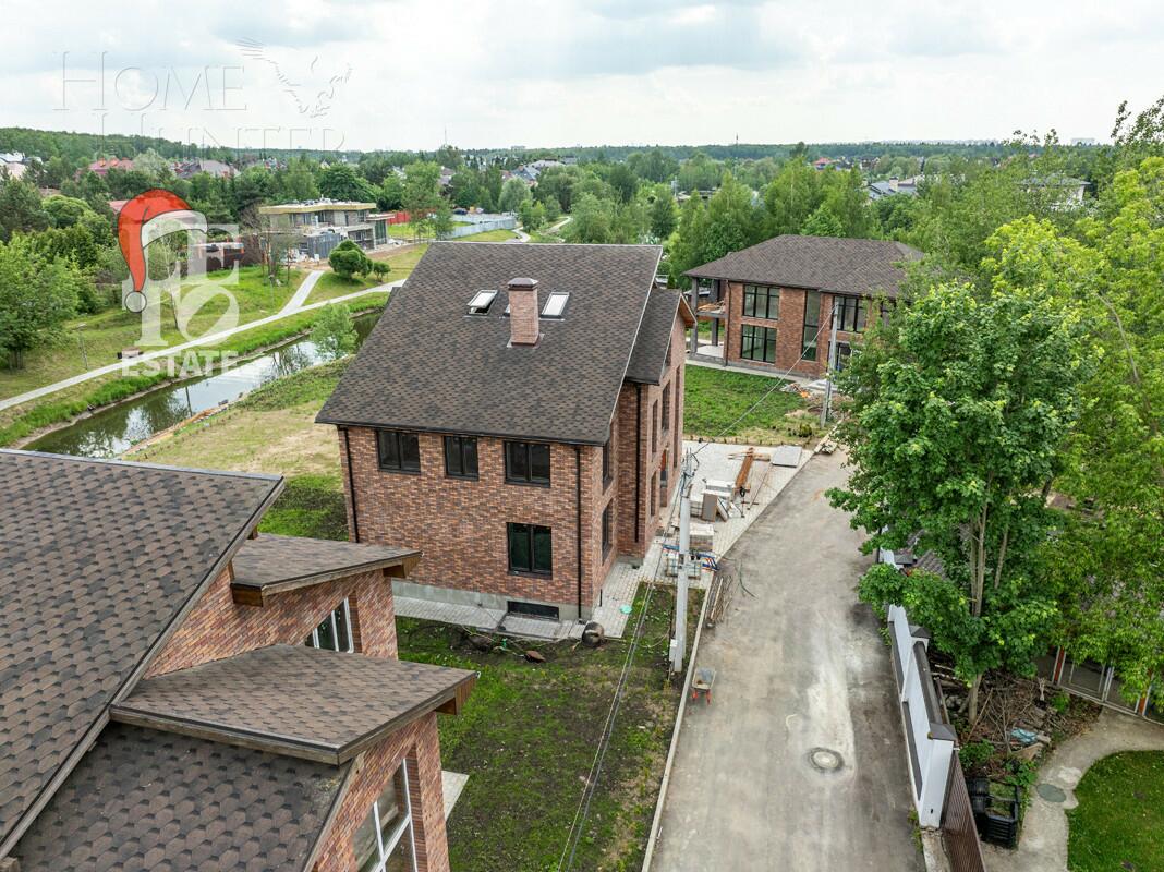 2-этажный коттедж 398.2 м² без отделки