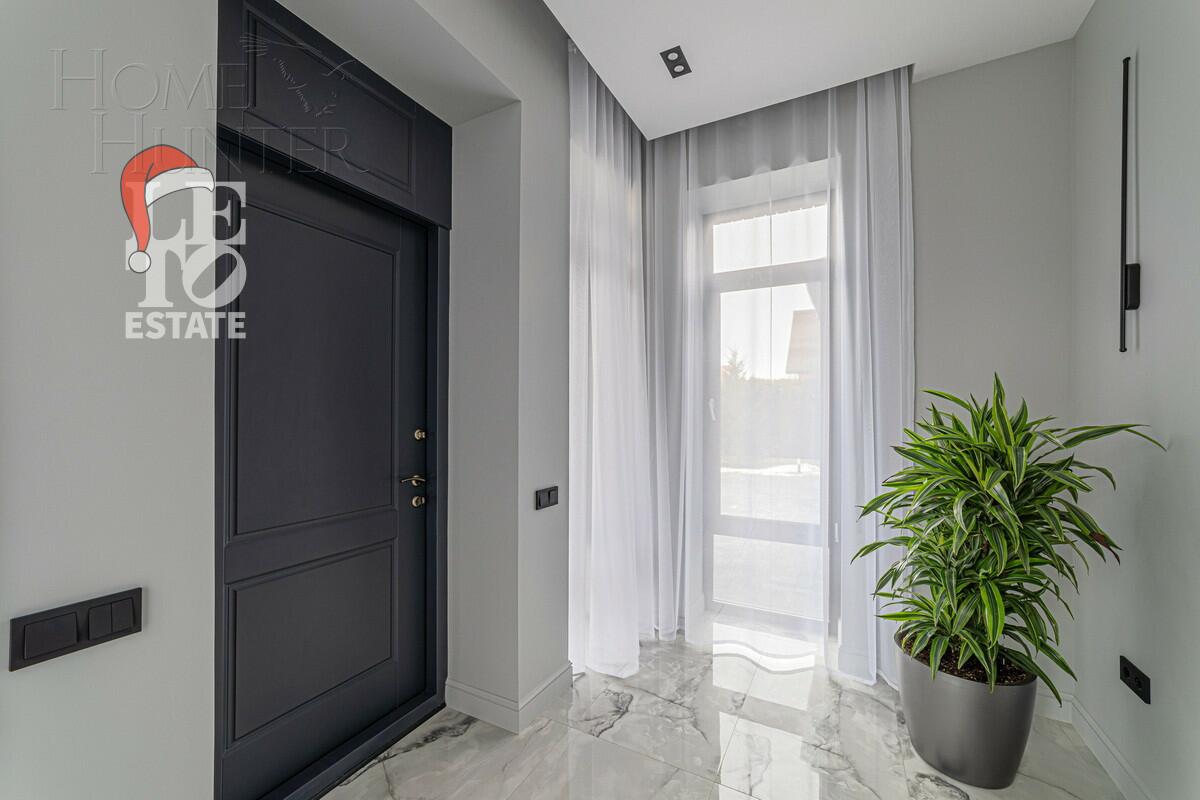 2-этажный коттедж 320 м² с отделкой