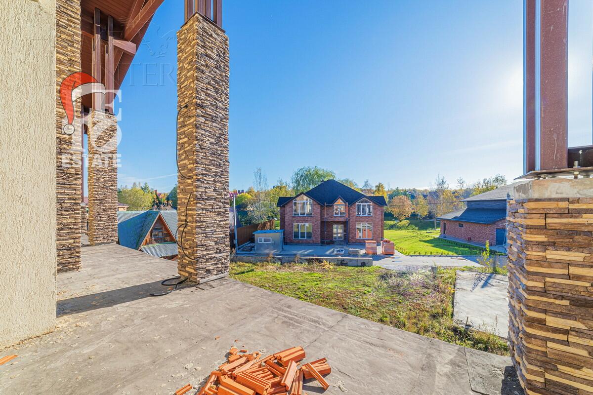 3-этажный коттедж 690 м² без отделки