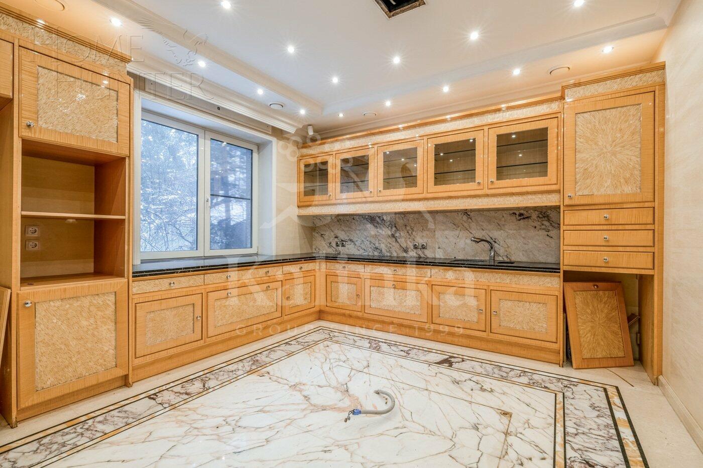 2-этажный коттедж 350 м² с отделкой