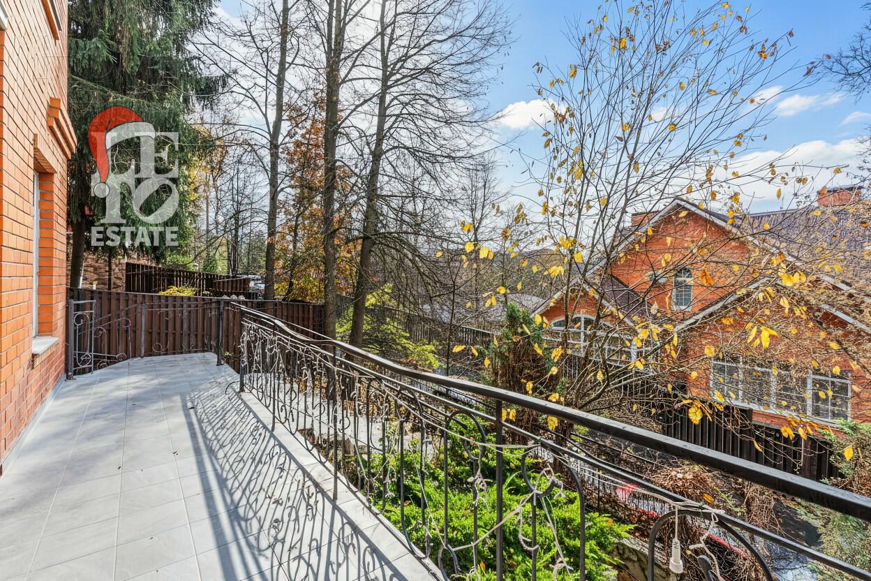 3-этажный коттедж 472 м² с отделкой